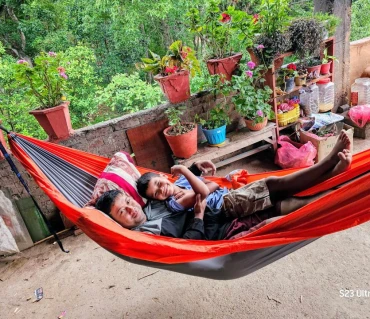 Customer enjoying Langtang Gear hammock during camping trip