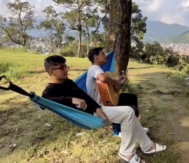 Customer Dson relaxing in Langtang Gear hammock outdoors