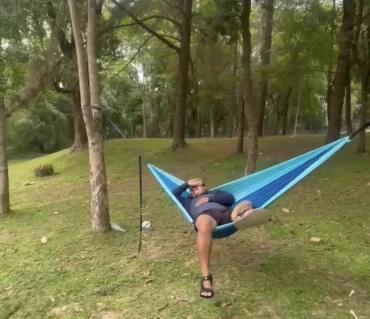 Customer enjoying Langtang Gear hammock during camping 5