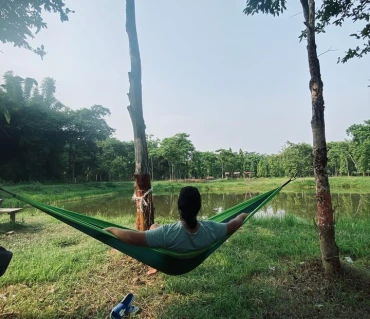 Victor Koich 1 using Langtang Gear hammock during adventure
