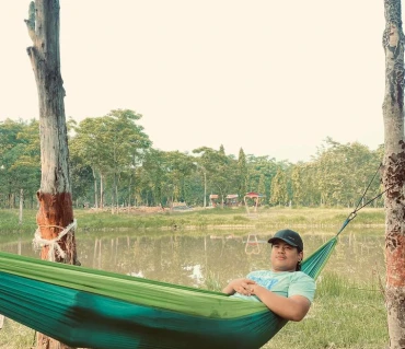 Victor Koich 2 with Langtang Gear hammock in outdoor setting